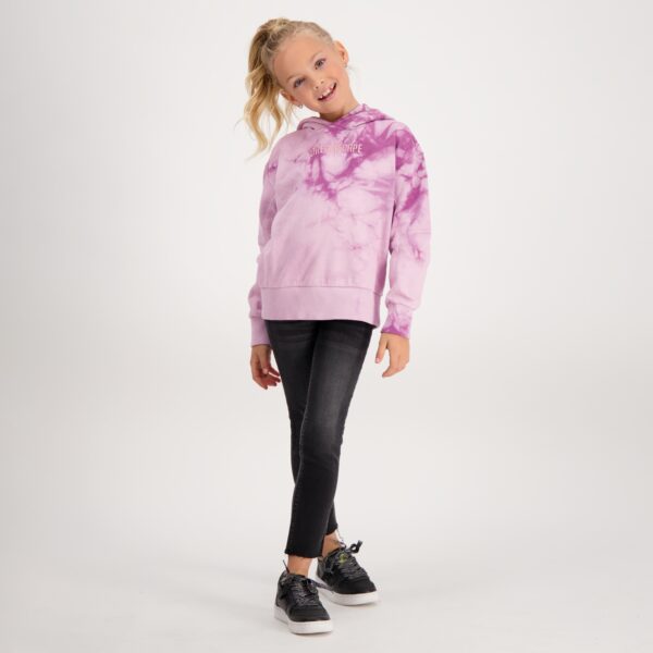 Stoere roze hoodie van het merk Vingino voor meisjes. Deze hoodie kan je perfect combineren met andere te gekke items op de webshop.
